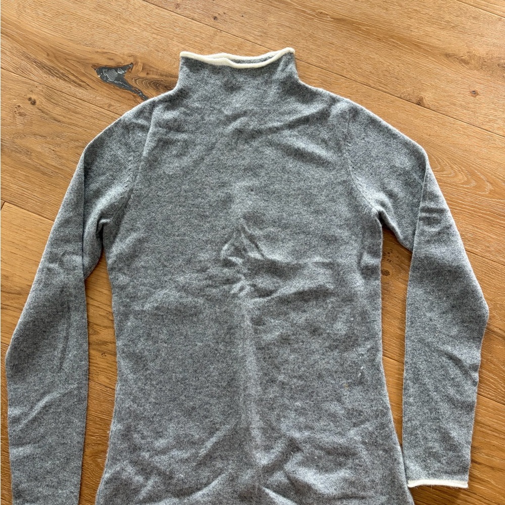 Cashmere Nicole Miller Women's Turtleneck Sweater